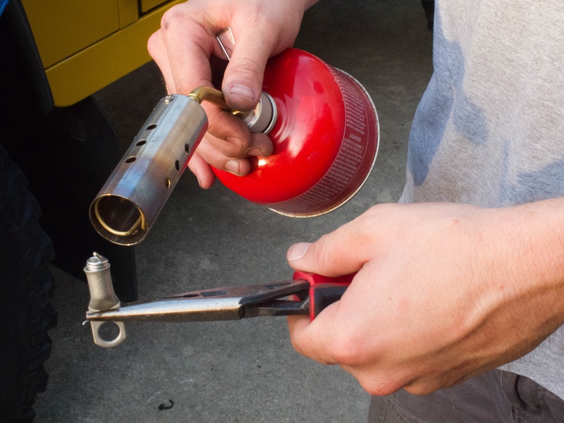 soldering-the-battery-connector_4771473570_o